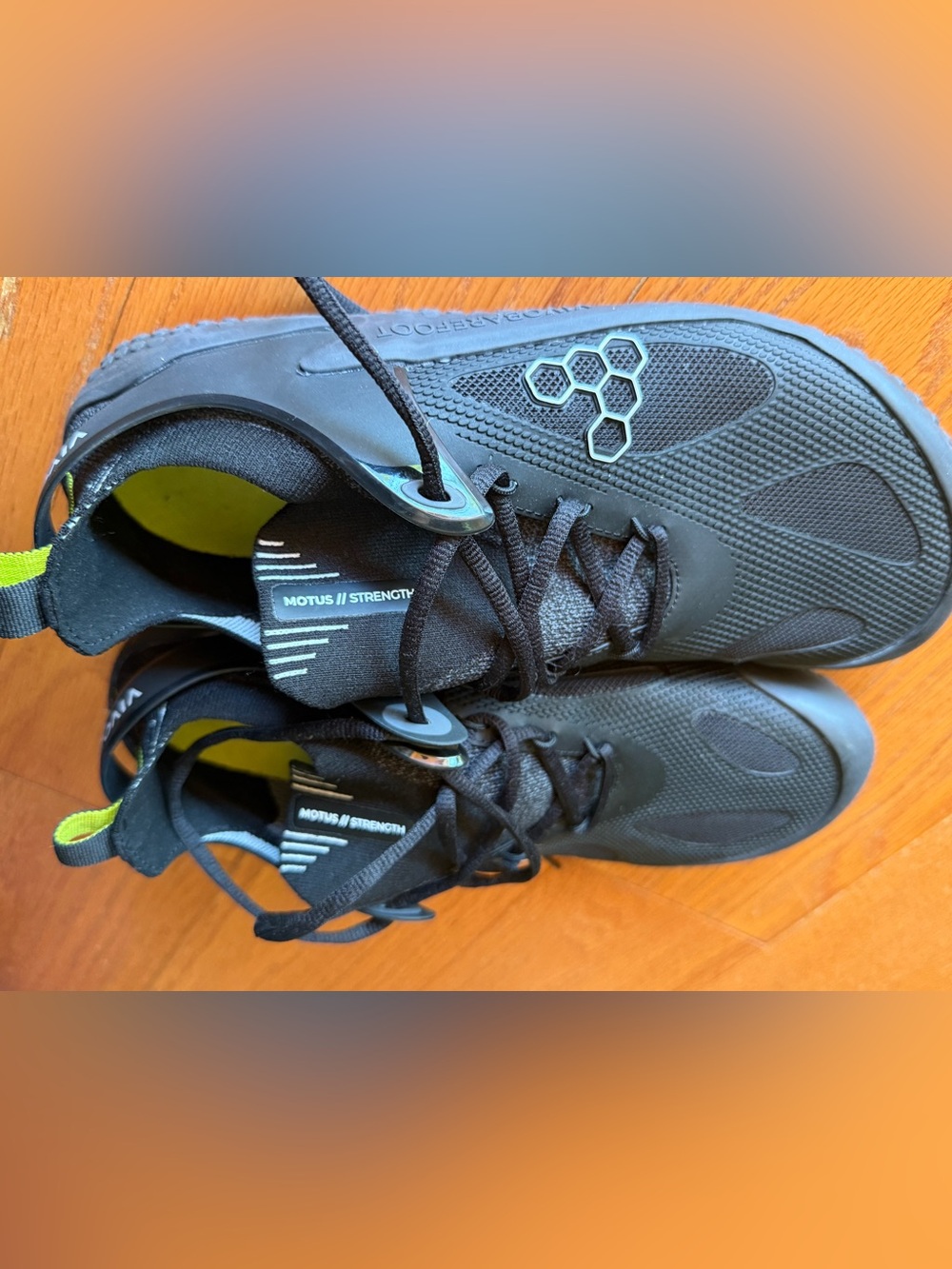 Vivobarefoot Motus Strength Barefoot trainers size 41 or 8 us mens like new blac